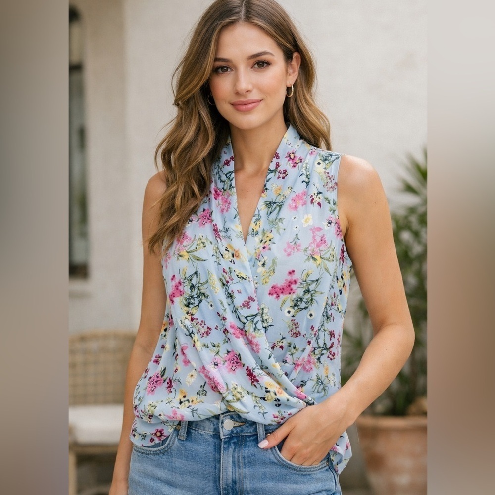 Everleigh top women’s floral blue sleeveless tunic shirt v-neck size M